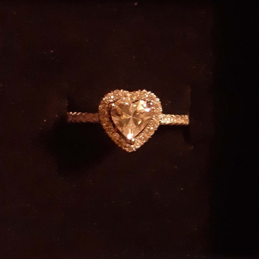 NWOT 925 STERLING SILVER RING